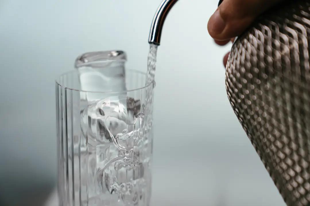 选择什么样的水?桶装水or矿泉水,常喝好水身体更健康-净即直饮水
